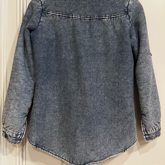 Not sure what brand this is but it’s super cute! Jean button up, Sherpa lined. - Picture 3 of 3